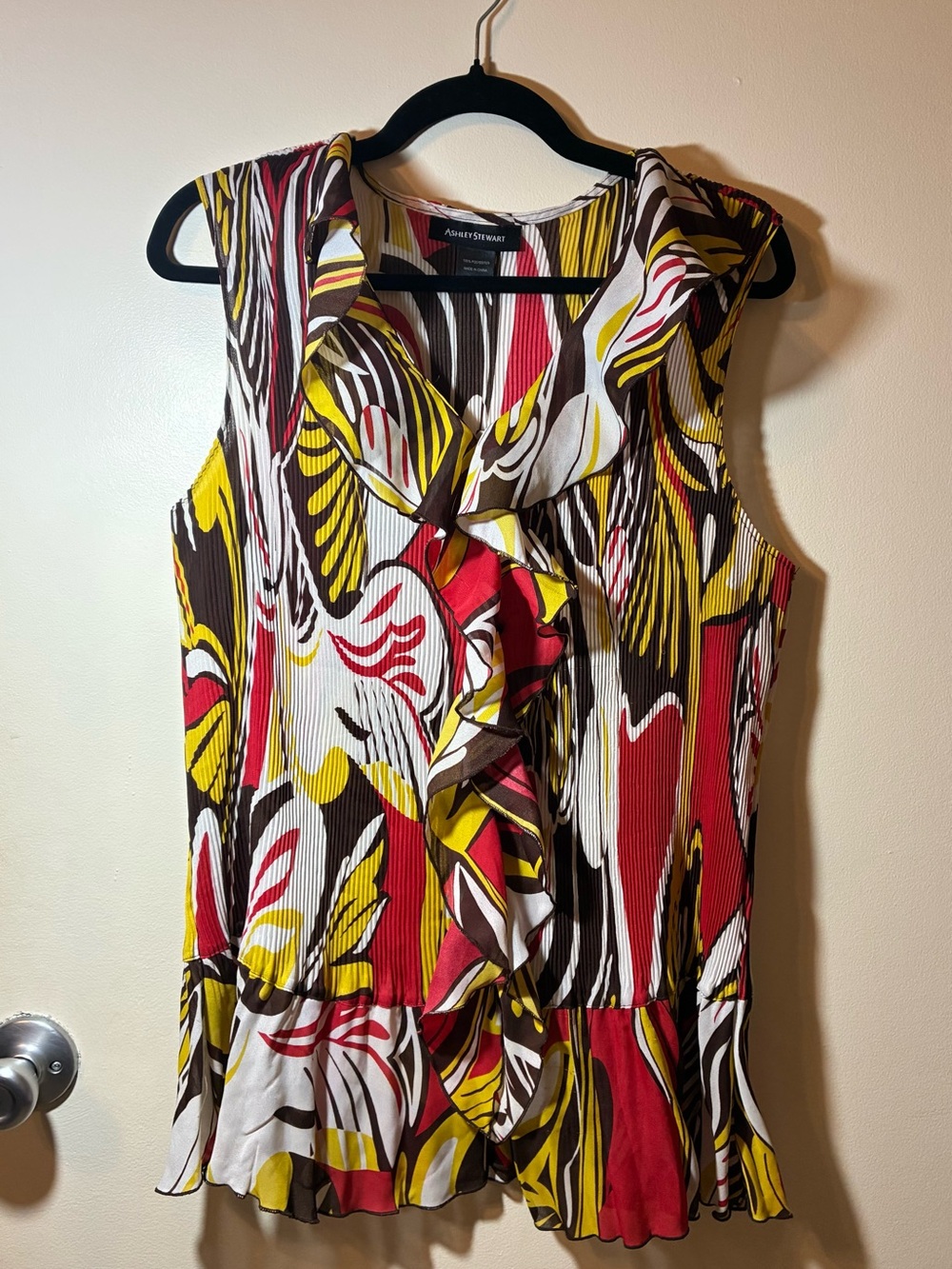 Ashley Stewart Pleated Ruffle Front Sleeveless Blouse Abstract Psychedelic 16